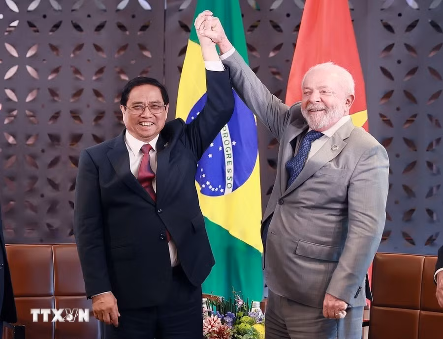 Thủ tướng Phạm Minh Chính hội kiến Tổng thống Brazil Luiz Inácio Lula da Silva. (Ảnh: Dương Giang/TTXVN)