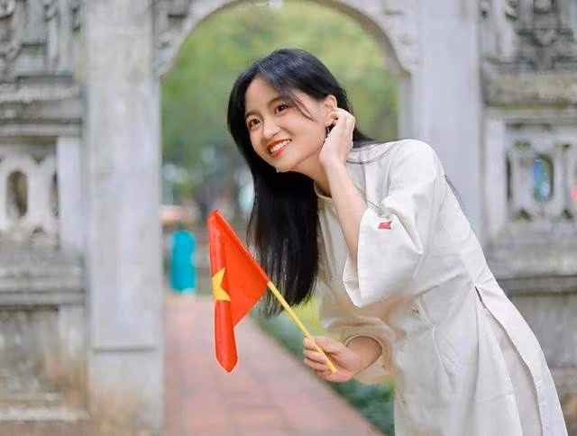 Xuân Thy ưu tiên hết mình cho công việc trong ngày lễ độc thân. ẢNH: NVCC