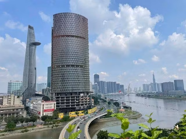 Dự án Sai Gon One Tower cũng bị kê biên để phục vụ cho nghĩa vụ bồi thường của bị cáo Trương Mỹ Lan. ẢNH: NGÂN NGA