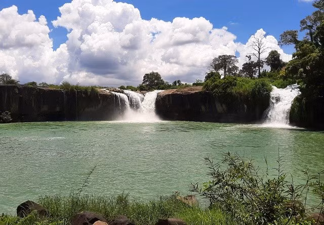 Thác Đray trên sông Sêrêpốk, một thắng cảnh của tỉnh Đắk Nông. ẢNH: TRUNG CHUYÊN