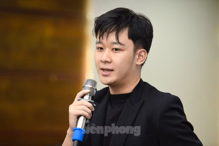 Thanh Thủy trả lời câu hỏi từ phóng viên Chuyển động 24H và VTV1.