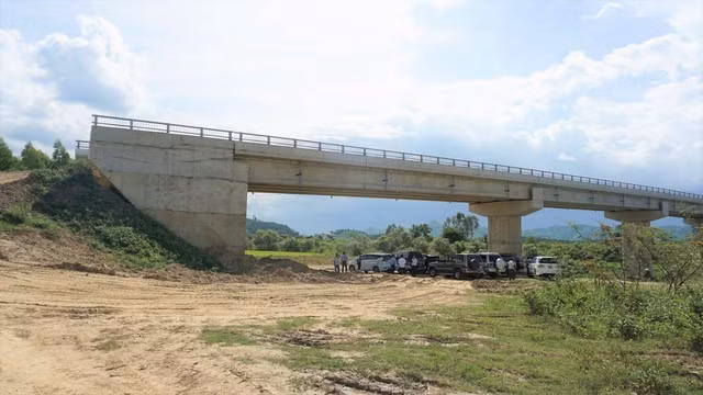 Cầu thôn Ea Lang chưa có đường dẫn