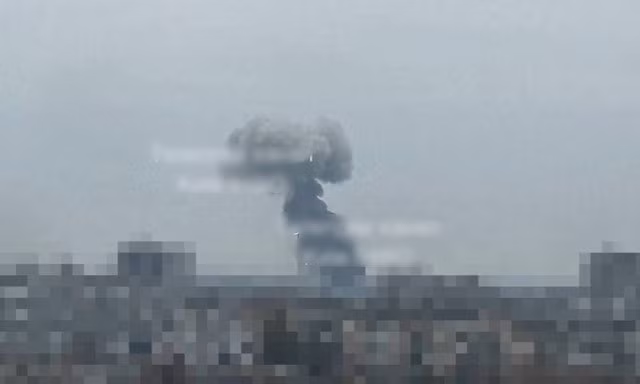 Hình ảnh cột khói bốc cao tại thủ đô Kiev trong ảnh đăng trên mạng xã hội Ukraine hôm 13-11. Ảnh: Telegram/UaOnlii