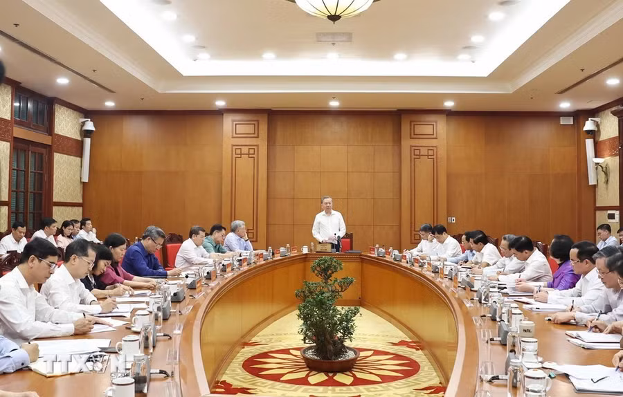 Tổng Bí thư Tô Lâm chủ trì làm việc với Tiểu ban Điều lệ Đảng, Đại hội XIV của Đảng. (Ảnh: Thống Nhất/TTXVN)