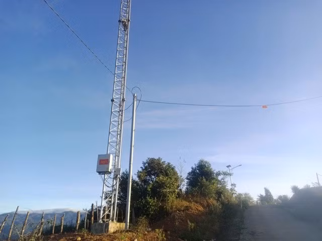 Trạm phát sóng góp phần bảo vệ sâm Ngọc Linh. ẢNH: THIÊN ÂN