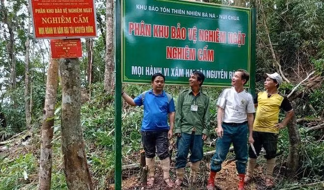 Bên cạnh trồng rừng để phát triển kinh tế, người dân địa phương đã tích cực tham gia công tác bảo vệ rừng. Ảnh N.H