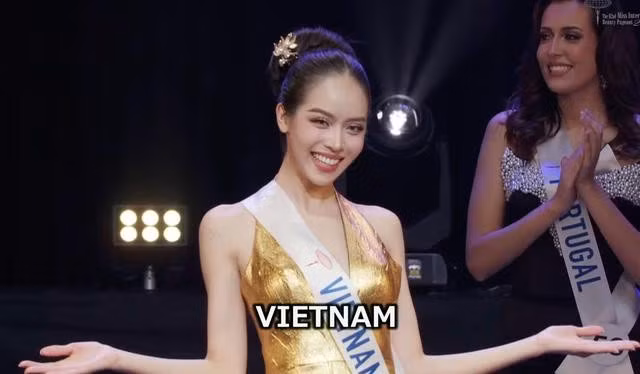 Người đẹp Việt trong khoảnh khắc được gọi tên vào top 20 . Ảnh: Chụp màn hình