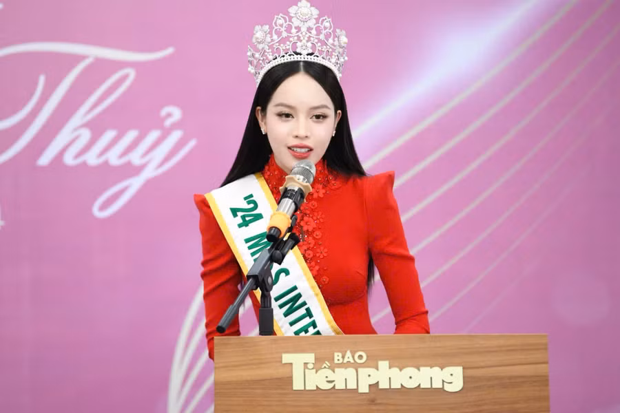 Hoa hậu Huỳnh Thị Thanh Thủy tự hào với danh vị Hoa hậu Việt Nam 2022. Ảnh: Như Ý.