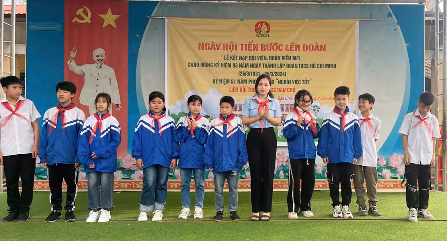 “Tôi thấy chính mình đã học được những bài học quý giá về sự kiên nhẫn, lòng vị tha và cách nhìn nhận cuộc sống qua lăng kính của các em học sinh”, cô Diệp bày tỏ.