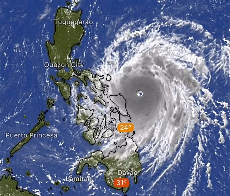 Ảnh chụp vệ tinh mắt bão Man-yi