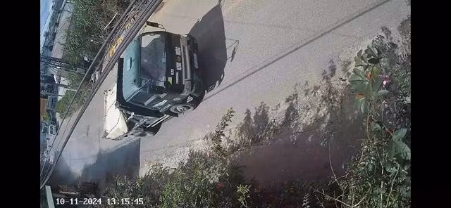 Xe tải do tài xế T. điều khiển làm rơi đá dăm dọc đường Thánh Mẫu