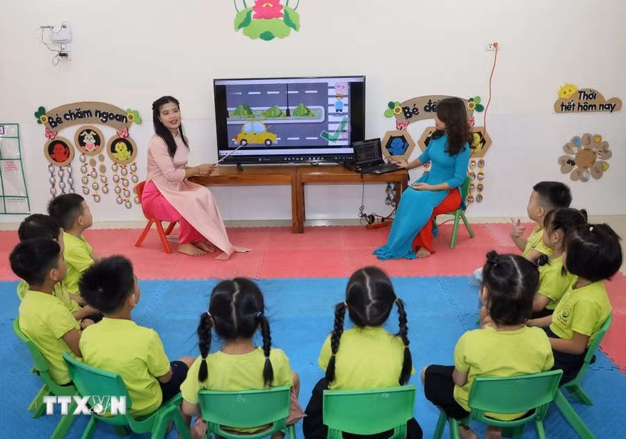 Giờ học ứng dụng Trí tuệ Nhân tạo (AI) tại trường Mầm non Song Mai (thành phố Bắc Giang). (Ảnh: Danh Lam/TTXVN)
