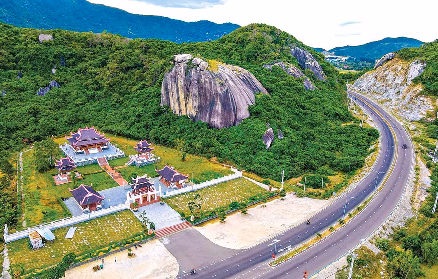 1bg-ngoai-suoi-khoang-chanh-thang.jpg