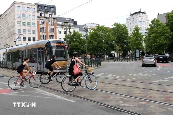 Giao thông tại một tuyến phố chính ở thủ đô Brussels, Bỉ. (Ảnh: Hương Giang/TTXVN) Giao thông tại một tuyến phố chính ở thủ đô Brussels, Bỉ. (Ảnh: Hương Giang/TTXVN)