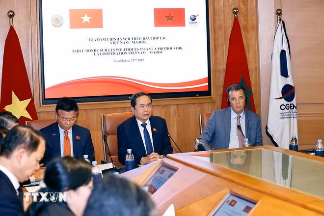 Chủ tịch Quốc hội Trần Thanh Mẫn phát biểu tại Tọa đàm chính sách thúc đẩy hợp tác kinh tế, thương mại và đầu tư Việt Nam - Maroc. (Ảnh: Doãn Tấn/TTXVN)