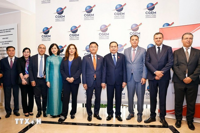 Chủ tịch Quốc hội Trần Thanh Mẫn với đại biểu. (Ảnh: Doãn Tấn/TTXVN) Chủ tịch Quốc hội Trần Thanh Mẫn với đại biểu. (Ảnh: Doãn Tấn/TTXVN)