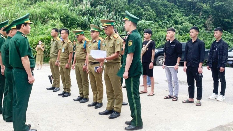 Các công dân Việt Nam là nạn nhân của tội phạm mua bán người được lực lượng chức năng giải cứu trở về nước. (Ảnh BỘ ĐỘI BIÊN PHÒNG) nhung-luan-dieu-xuyen-tac-kech-com.jpg