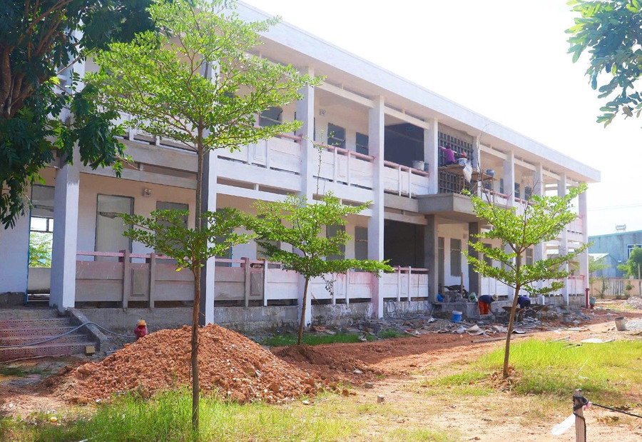 Trường THPT Hòa Bình (phường An Nhơn Đông) đầu tư xây mới 8 phòng học phục vụ năm học mới. Ảnh: Hồ Điểm 7-1.jpg
