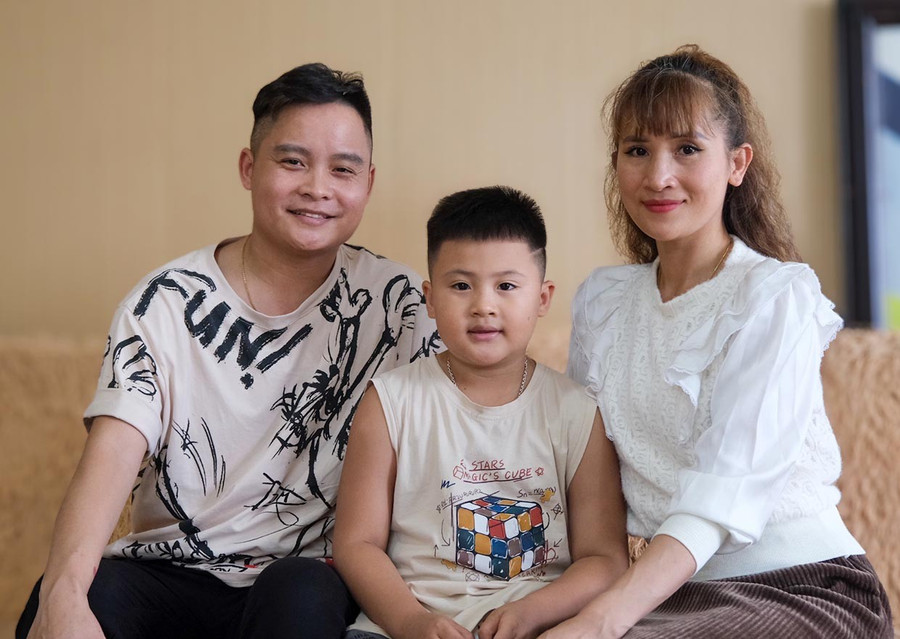 Vợ chồng Hồng Mai - Nguyễn Cơ và con trai. Ảnh: Minh Châu them3-6200.jpg