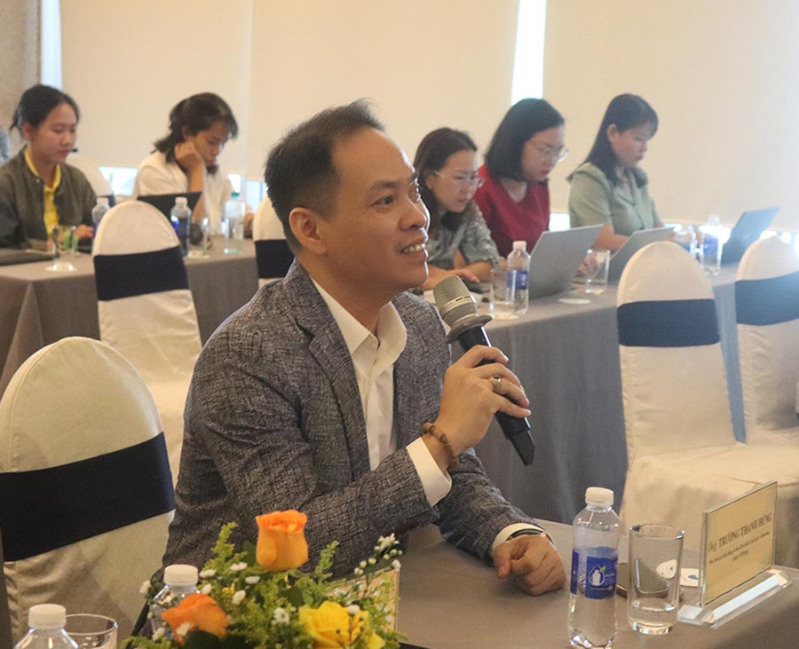 Ông Trương Thanh Hùng, Phó Chủ tịch Hội đồng cố vấn Khởi nghiệp Đổi mới sáng tạo Quốc gia - Giám đốc Công ty FINNO tham gia góp ý cho các dự án khởi nghiệp. Ảnh: Trọng Lợi 2anh-bo-sung-2-trongloi.jpg