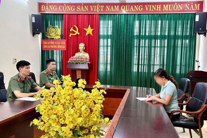 Công dân N.H.A.T. làm việc tại cơ quan công an Công dân N.H.A.T. làm việc tại cơ quan công an