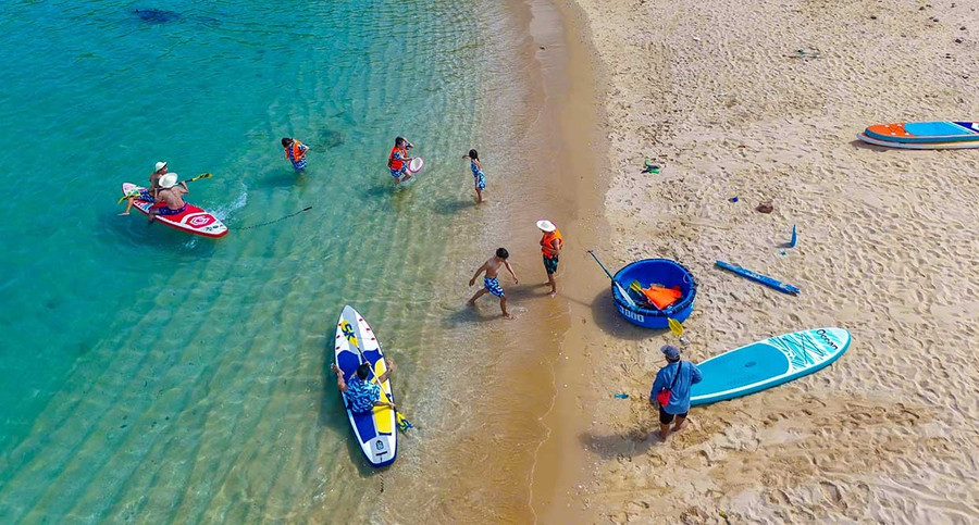 Các bãi biển đẹp ở phía Đông Gia Lai thu hút nhiều du khách. Ảnh: Đoan Ngọc