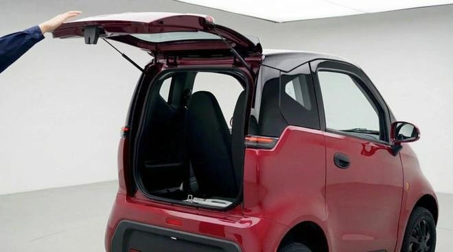 Nano S05 định vị ở phân khúc ô tô siêu nhỏ (microcar), có giá bán chỉ ngang ngửa một số mẫu xe máy tay ga cao cấp. ẢNH: TMT MOTORS