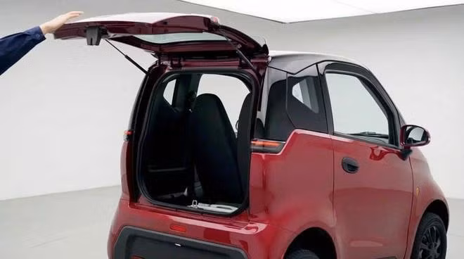 Nano S05 định vị ở phân khúc ô tô siêu nhỏ (microcar), có giá bán chỉ ngang ngửa một số mẫu xe máy tay ga cao cấp. ẢNH: TMT MOTORS