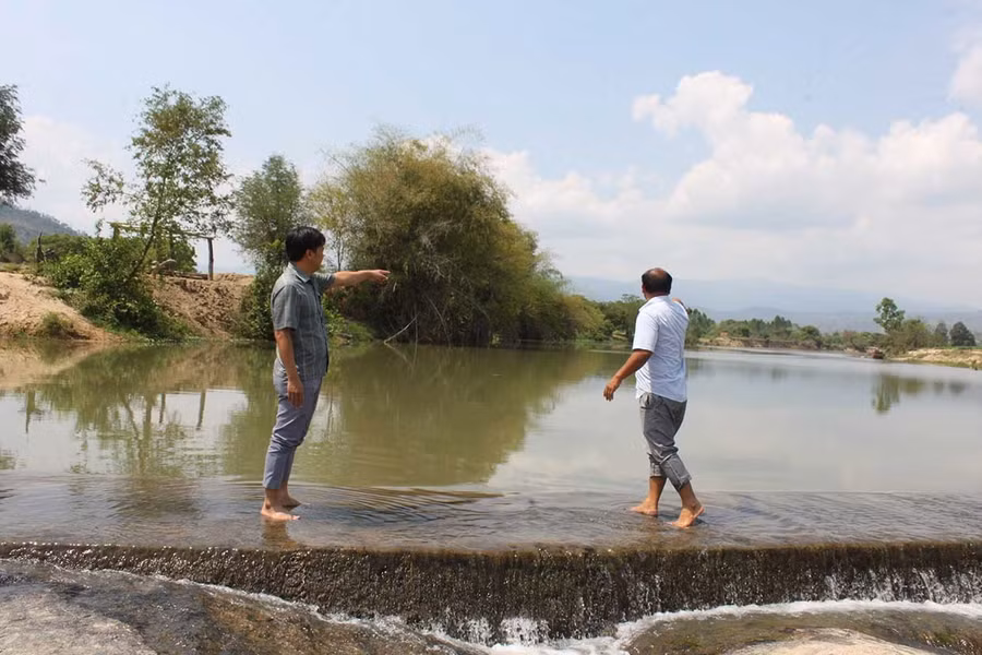 Tình trạng bồi lắng lòng hồ khiến công trình thủy lợi đập dâng Uar không đảm bảo năng lực tưới theo thiết kế ban đầu. Ảnh: V.C