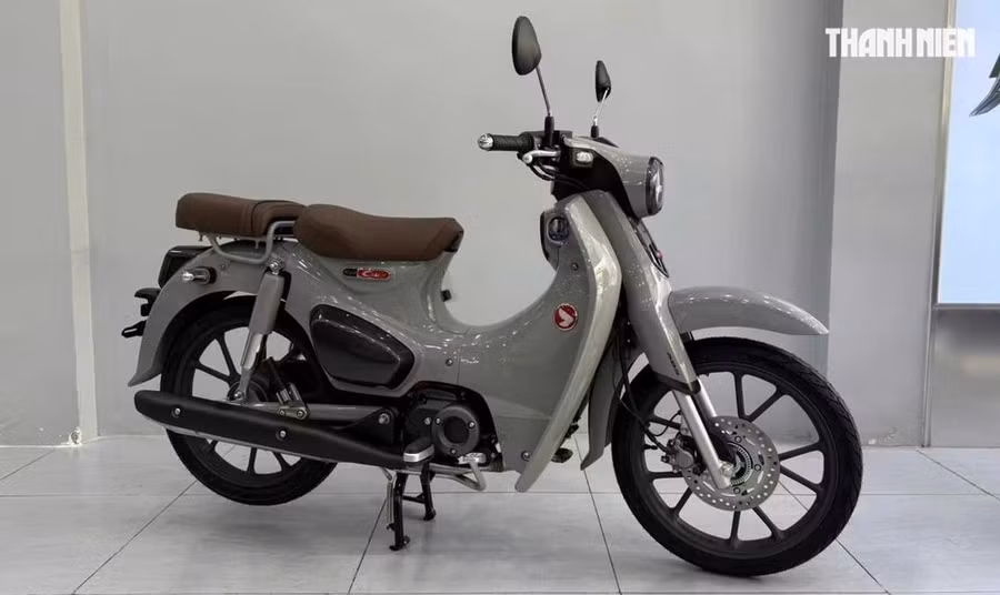 Cụ thể, Honda Super Cub C125 2026 về cơ bản vẫn giữ nguyên kiểu dáng, kích thước thiết kế đặc trưng như các phiên bản trước đây.