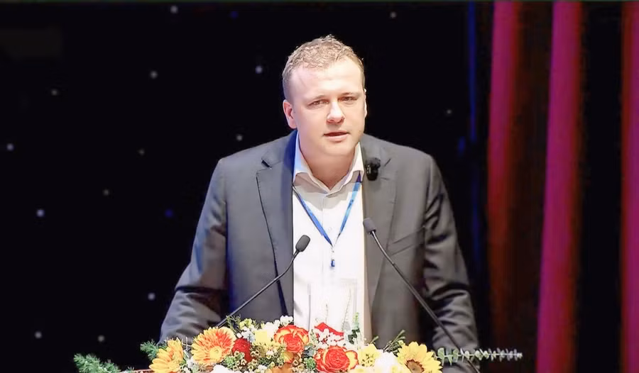 Ông Johan van den Ban - Tổng giám đốc De Heus Việt Nam và châu Á phát biểu tại sự kiện.