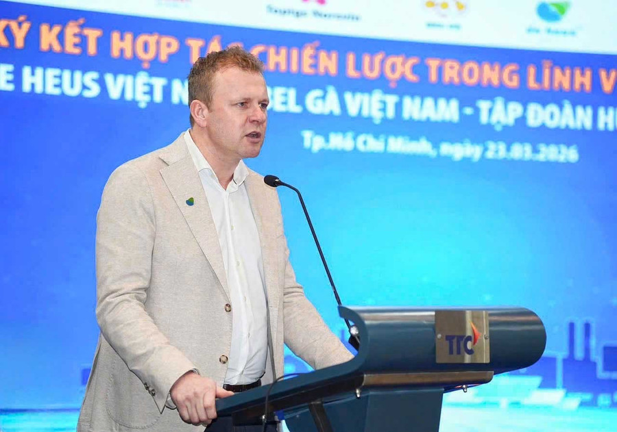 Ông Johan van den Ban chia sẻ về mô hình nông nghiệp bền vững. Ảnh: HN