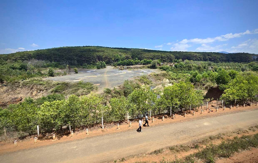 Doanh nghiệp đã cam kết hoàn thành tuyến đường tránh trong năm 2024 nhưng đến nay vẫnchưa thực hiện nên địa phương chưa xem xét gia hạn thuê đất. Ảnh: M.P