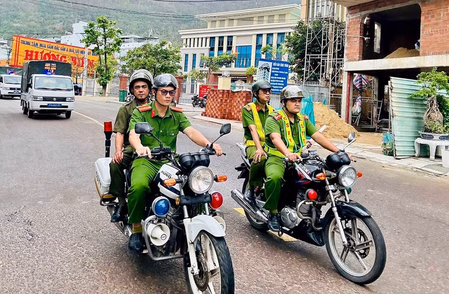 Công an phường Quy Nhơn Nam tuần tra địa bàn đảm bảo tình hình an ninh trật tự từ cơ sở. Ảnh: K.A
