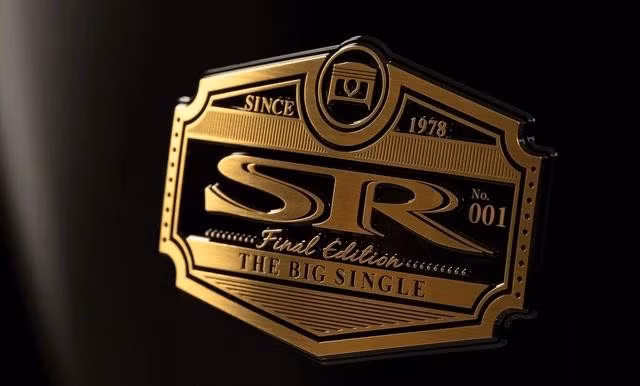 Trên mỗi phiên bản xe đều có logo Final Edition kèm số thứ tự xuất xưởng. Ảnh: Yamaha