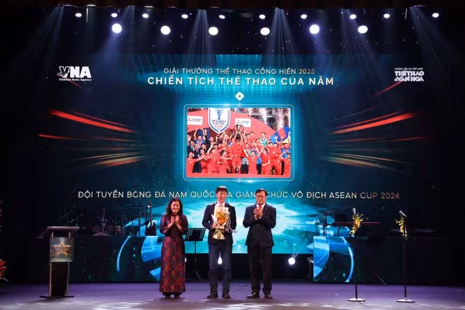 Hạng mục “Chiến tích thể thao của năm” đã thuộc về Đội tuyển Bóng đá nam quốc gia. (Ảnh: PV/Vietnam+)