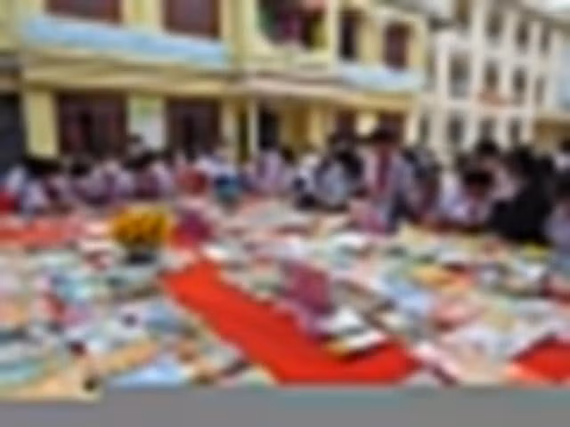 Học sinh Trường THCS Phổ Thạnh tham gia ngày hội sách. Ảnh: Trang Thy