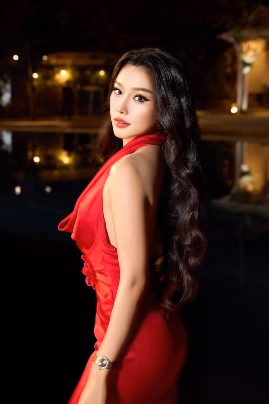 Bùi Thị Thanh Thủy có nhiều kinh nghiệm “chinh chiến” tại các cuộc thi sắc đẹp. Ngoài ra, cô còn được đánh giá cao về tài năng nhờ sở hữu chất giọng “khủng”. Tiếp tục thử sức ở Hoa hậu Hoàn vũ Việt Nam 2025, người đẹp quê Phú Yên mong muốn mang đến hình ảnh trưởng thành, hoàn thiện hơn, từ đó lan tỏa những giá trị tích cực cho cộng đồng. Ảnh: FBNV