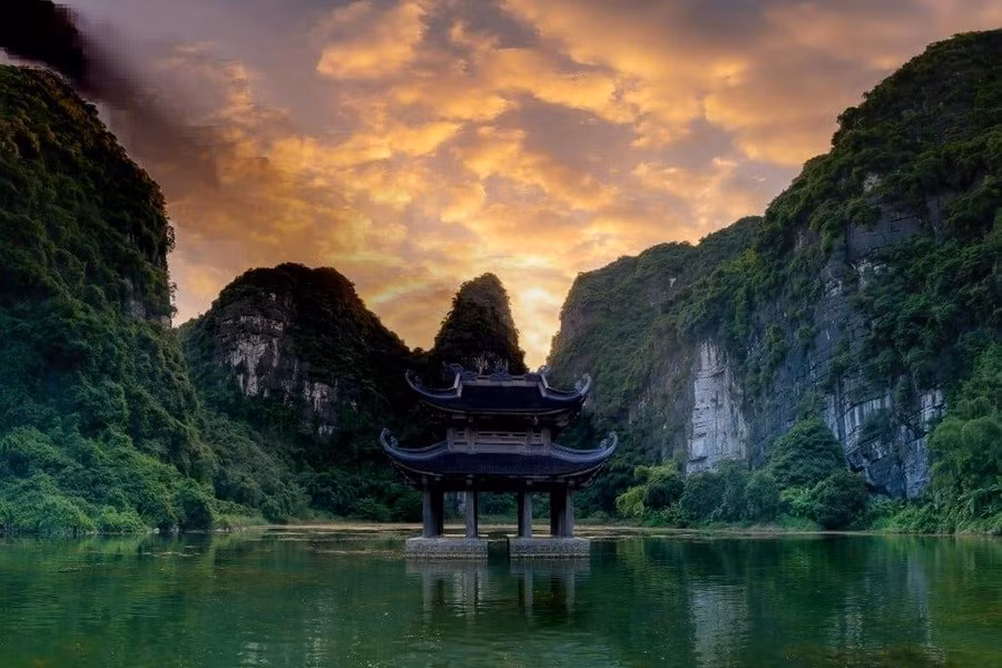 Khung cảnh như tranh vẽ ở Tràng An, Ninh Bình. ẢNH: SCMP/SHUTTLESTOCK