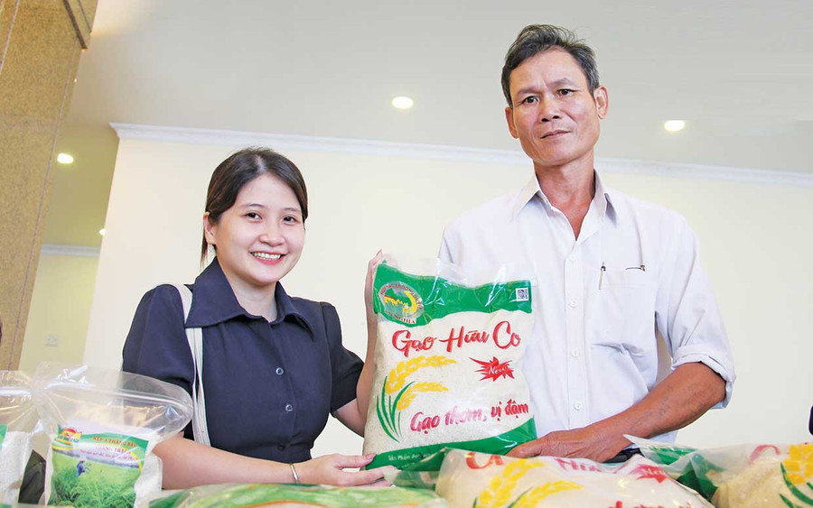 Gạo hữu cơ của Hợp tác xã Nông nghiệp Ân Nghĩa (xã Kim Sơn) được đề nghị công nhận đạt chuẩn sản phẩm OCOP 3 sao. Ảnh: T.Lợi