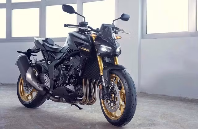 Nếu xe tiếp tục vận hành mà không phát hiện mức dầu động cơ bị giảm, có thể dẫn đến hiện tượng bó kẹt bạc thanh truyền và gãy thanh truyền, gây khóa bánh sau. Ảnh: Honda