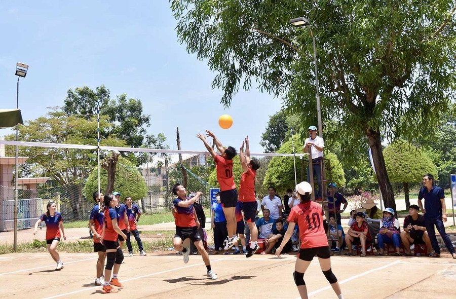 Nhiều công đoàn cơ sở quan tâm tổ chức giao lưu thể thao, tạo sân chơi gắn kết đoàn viên, người lao động. Ảnh: ĐVCC