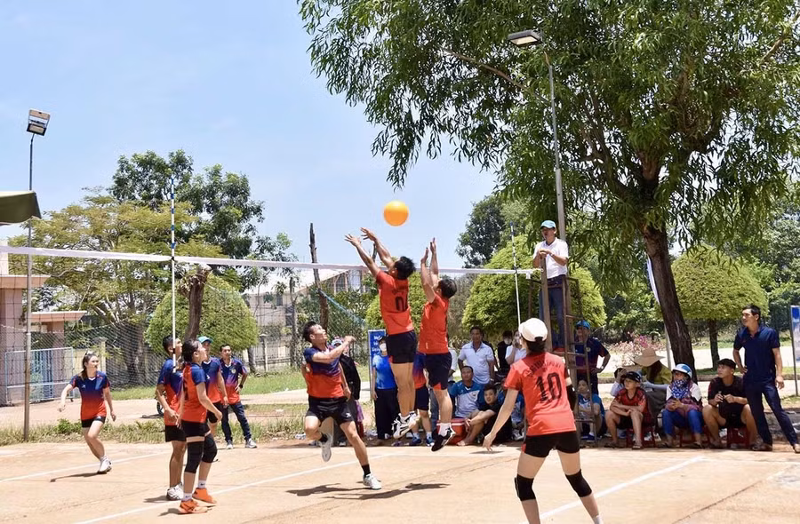 Nhiều công đoàn cơ sở quan tâm tổ chức giao lưu thể thao, tạo sân chơi gắn kết đoàn viên, người lao động. Ảnh: ĐVCC