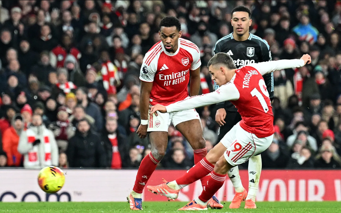 Leandro Trossard nâng tỉ số lên 3-0