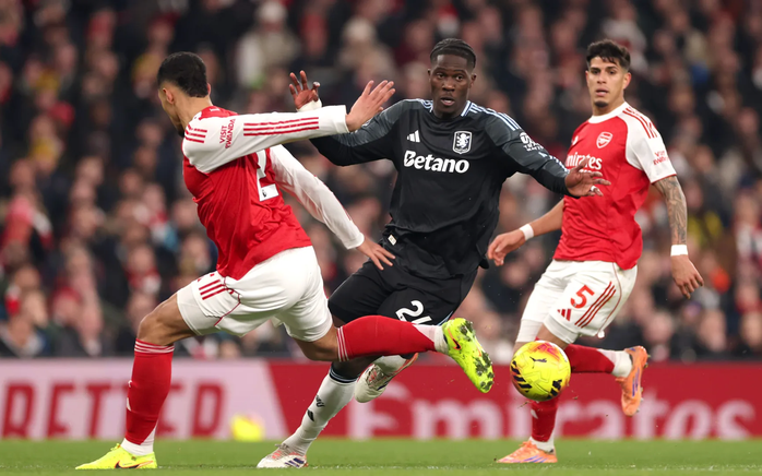 Amadou Onana đòi phạt đền bất thành sau khi bị cản phá