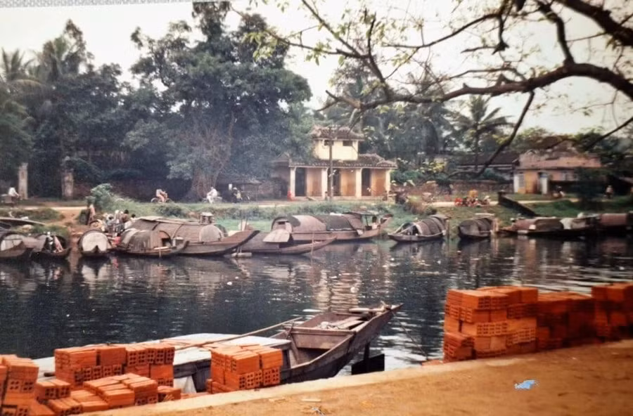 Cảnh buồn trên sông ở Hội An năm 1994. ẢNH: SIMON O'REILLY