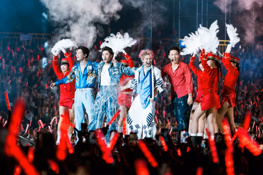 Phim tài liệu về show thực tế có các "anh trai" cũng giảm nhiệt.