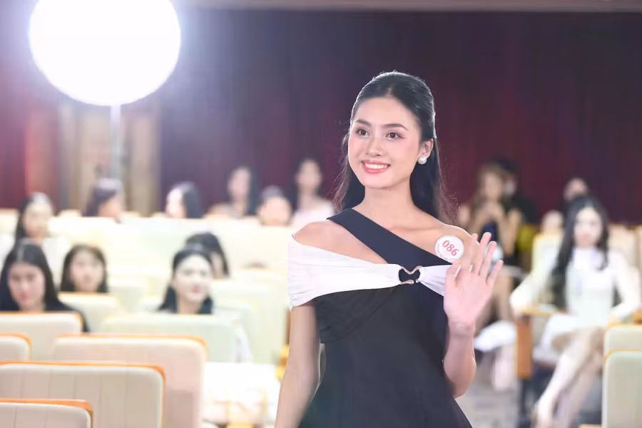 Thí sinh được giao lưu với ban tổ chức, thể hiện tài năng của mình. ẢNH: BTC