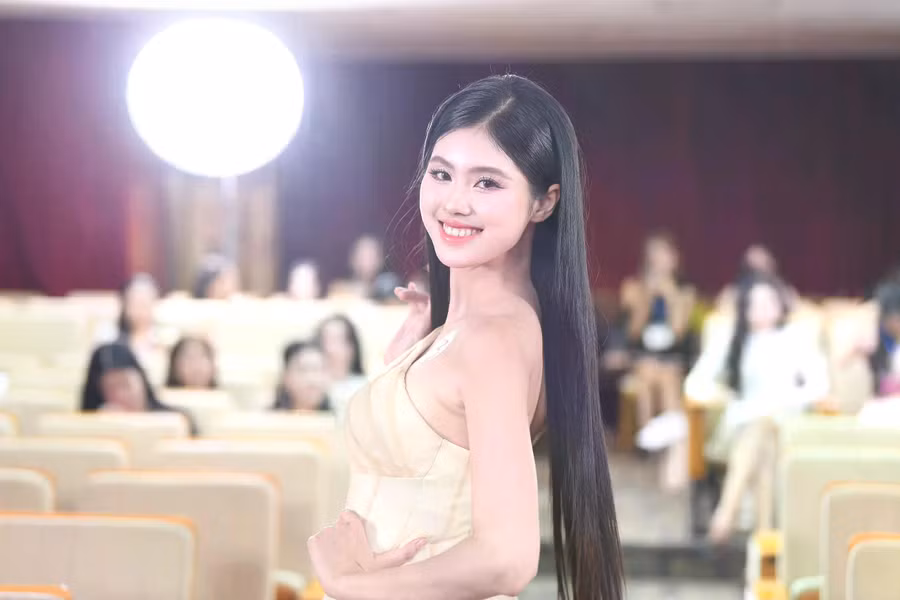 Nhiều thí sinh tự tin trình diễn, khoe nhan sắc xinh đẹp trong buổi sơ khảo. ẢNH: BTC