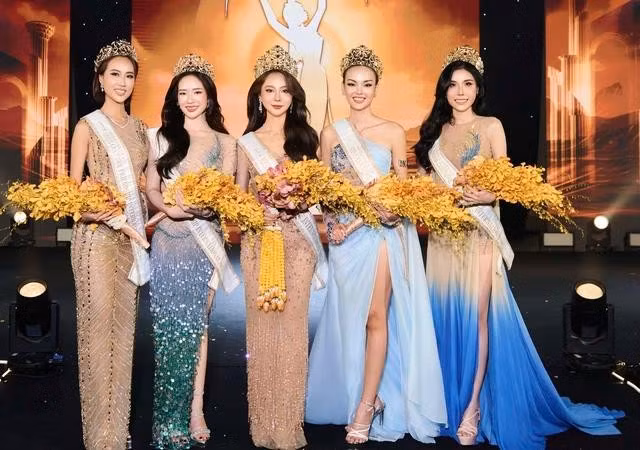 Dương Thị Thanh Thảo đọ sắc cùng dàn á hậu. Ảnh: BTC